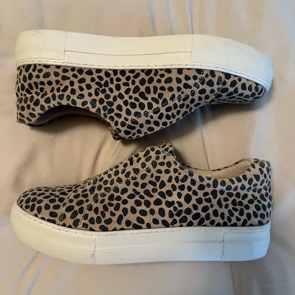 J/slide sneaker